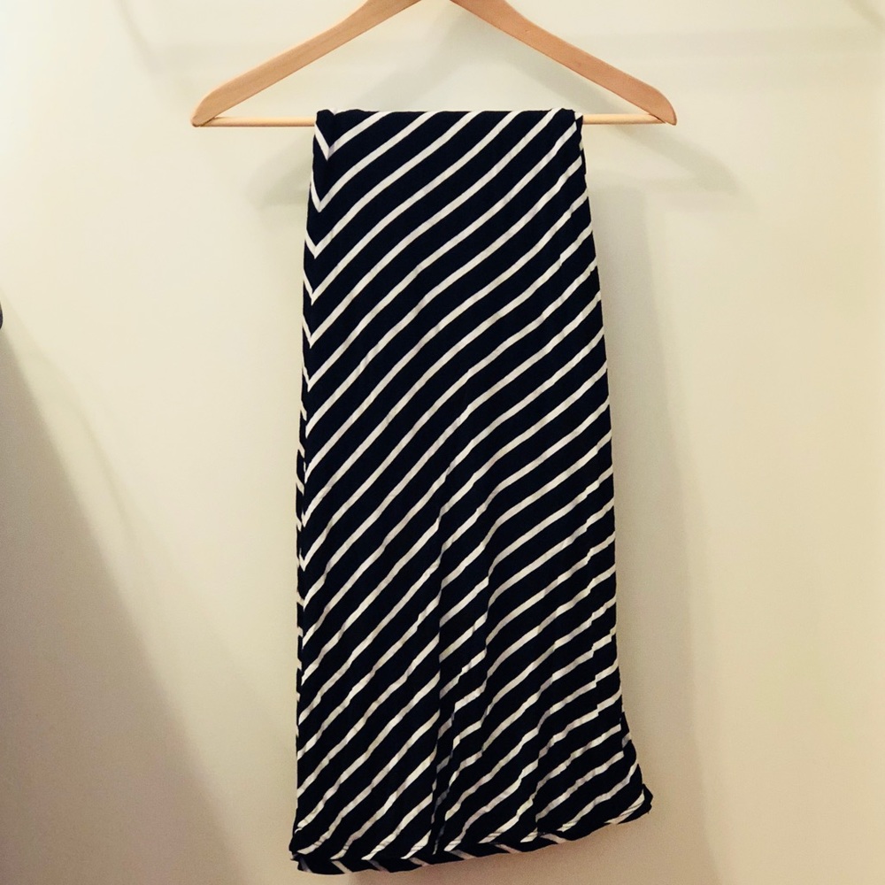 Merona black and cream maxi skirt. size xs